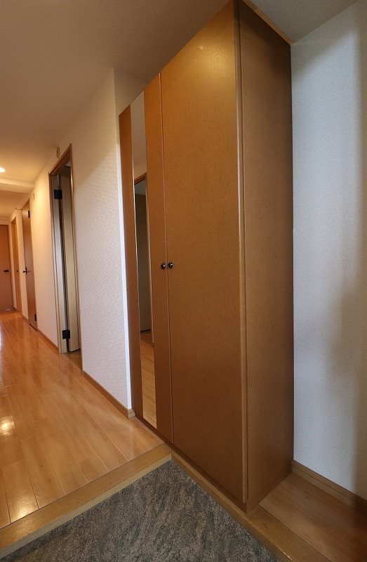 フォーレスト弐番館 玄関