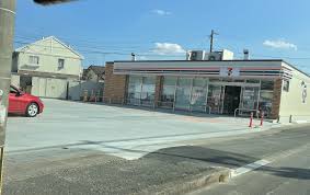 フォーレスト弐番館 コンビニ