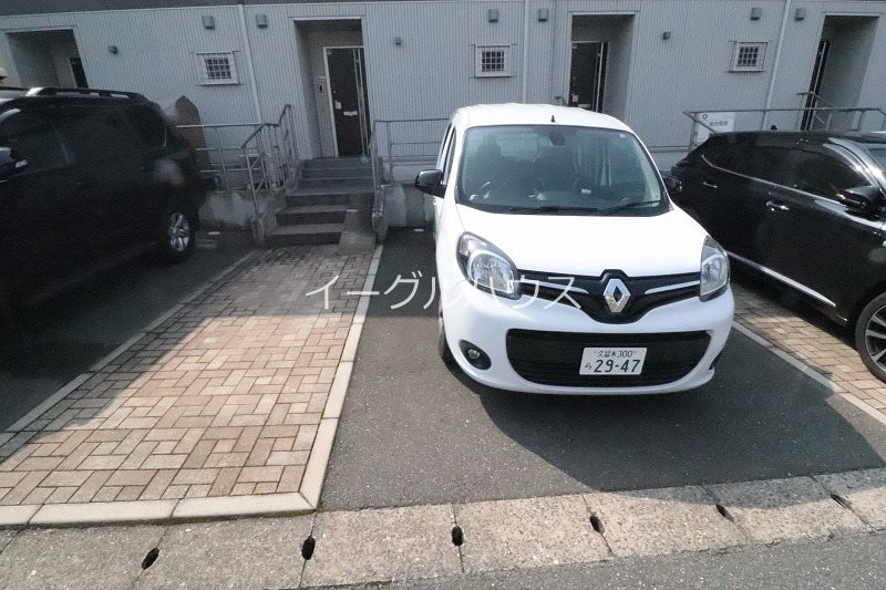 クレスト青山 駐車場