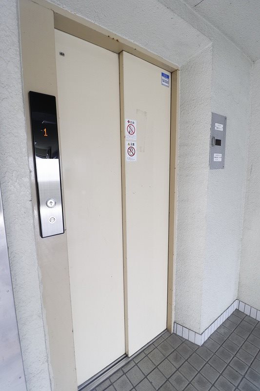 アールズプレイス二日市 エントランス