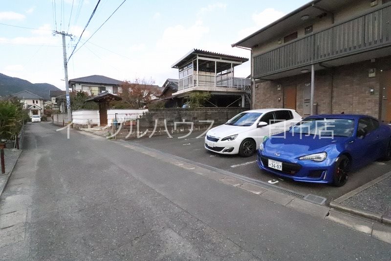 アモーレ五条 駐車場