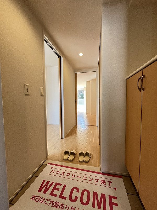 ユニヴァリィ　ルミナス 玄関