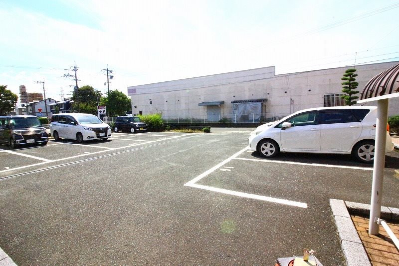 セジュール・ウイングＡ棟 駐車場