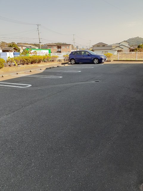 メゾンエスポワール 駐車場