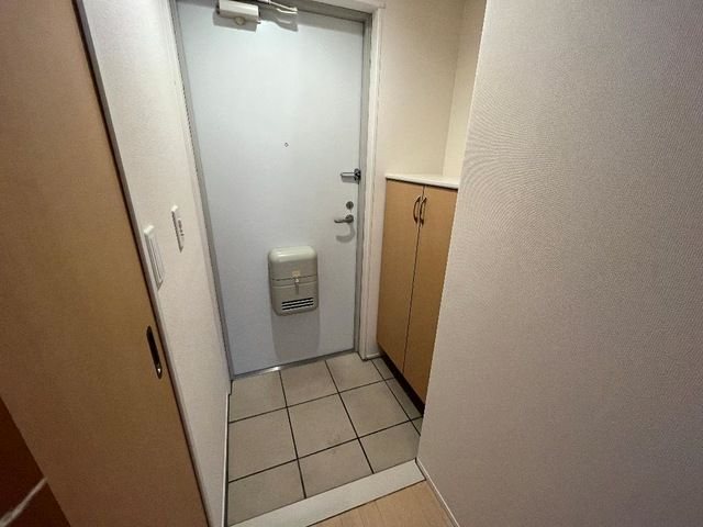ユニヴァリィ　ルミナス 玄関