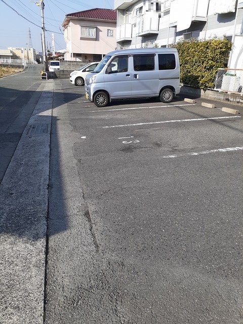 レピュートおんつかⅡ 駐車場