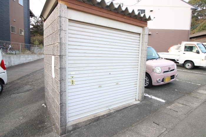 セジュールエスポアール 駐車場