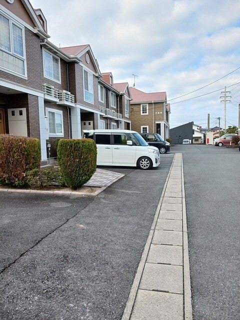 アヴェニール壱番館 駐車場