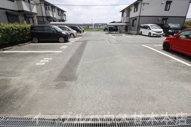 サンシャトーレB棟   駐車場