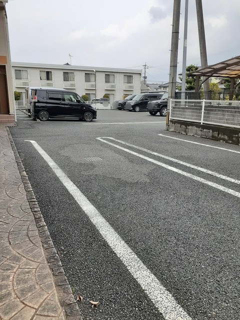 キャトルフォイル 駐車場