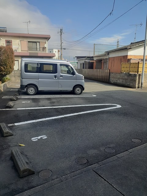 サンエレガント 駐車場