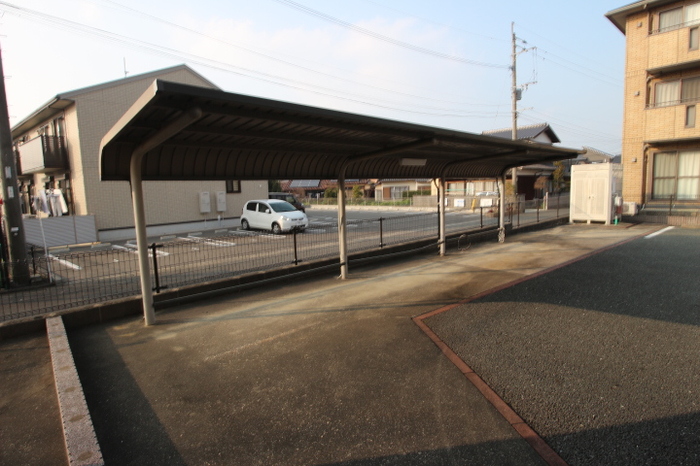 リーベ　B棟 駐車場