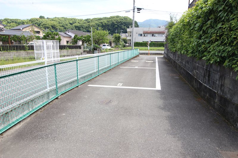 グランデ堤 駐車場