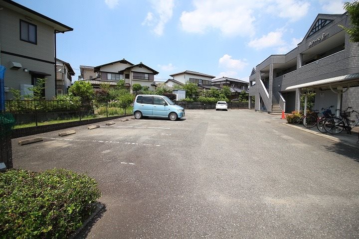 アーバンエイト 駐車場
