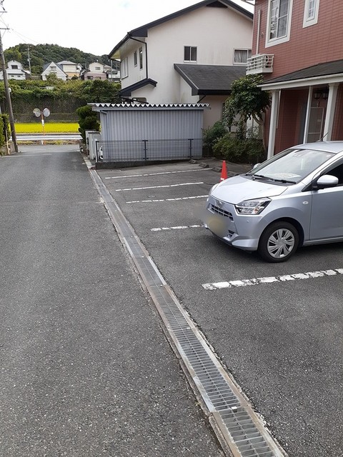 ラヴィアン・ローズ 駐車場