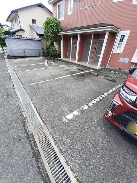 ラヴィアン・ローズ 駐車場