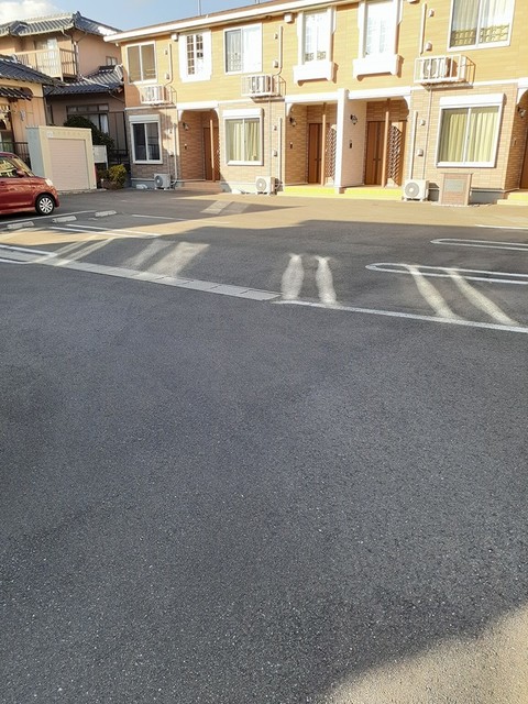 ジュネス 駐車場