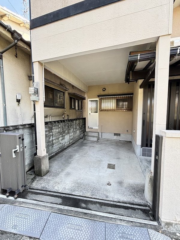 祇園一丁目戸建て 駐車場