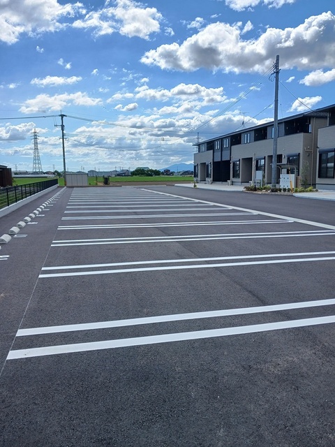 リーヴⅡ 駐車場