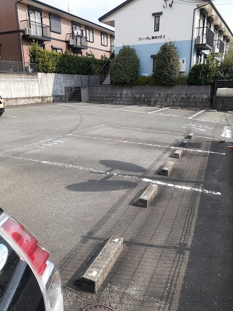 フリーダム美鈴ヶ丘Ⅱ 駐車場
