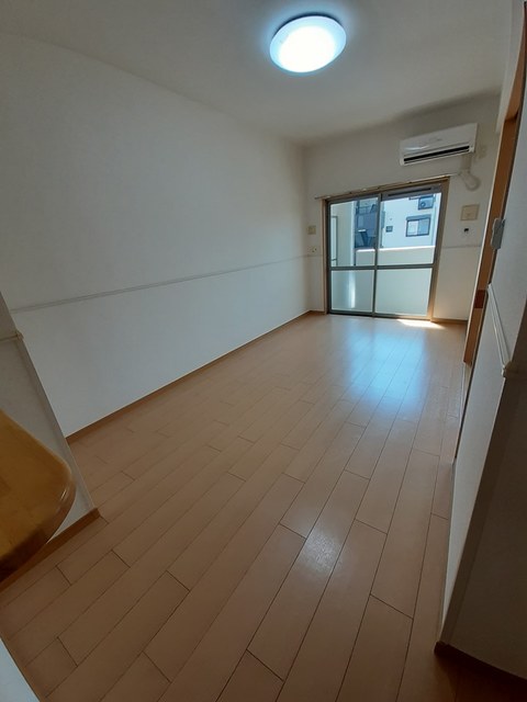 アンジェラ リビング