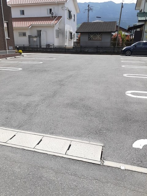 アルコバレーノ　ルーチェ 駐車場