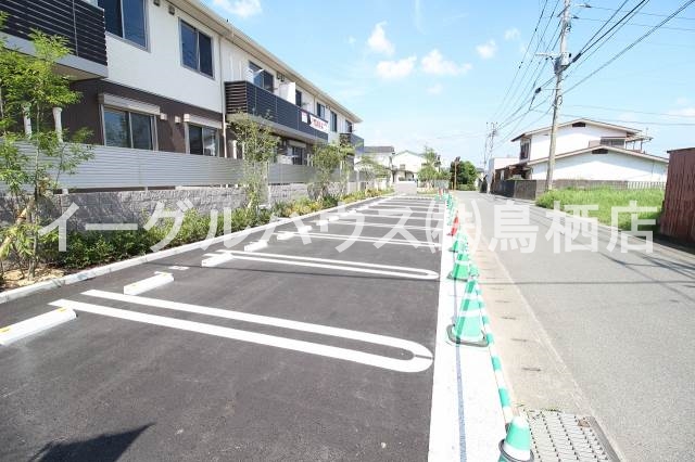 プロヌーブ萱方 駐車場