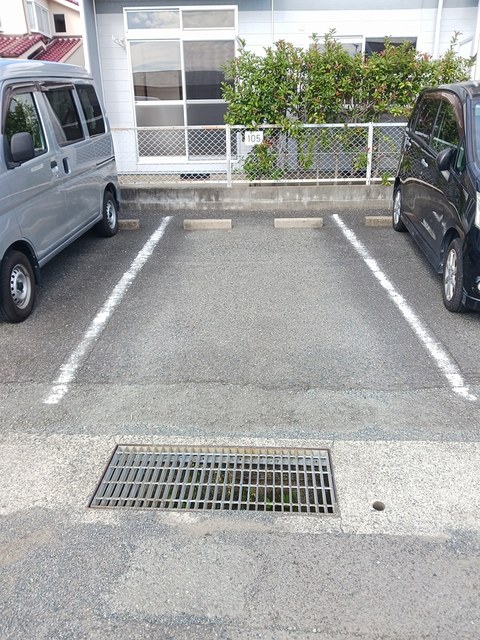 レピュートおんつかⅡ 駐車場