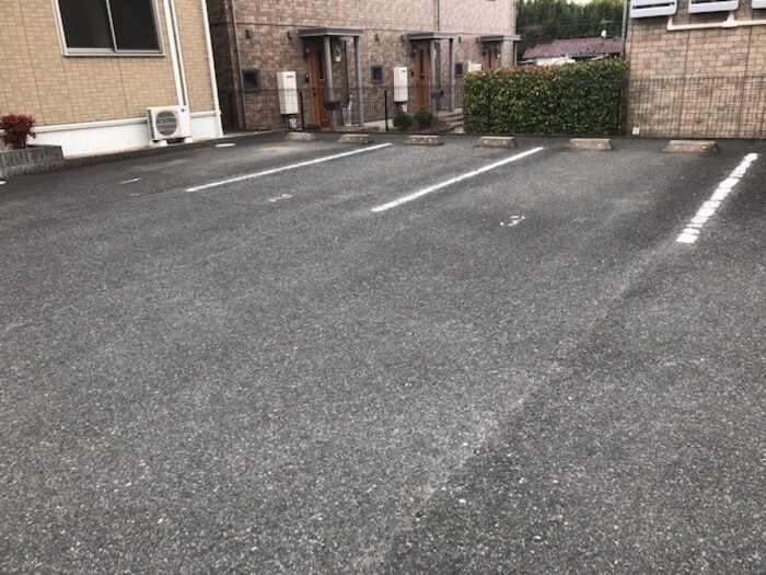 ブリエ　B棟 駐車場
