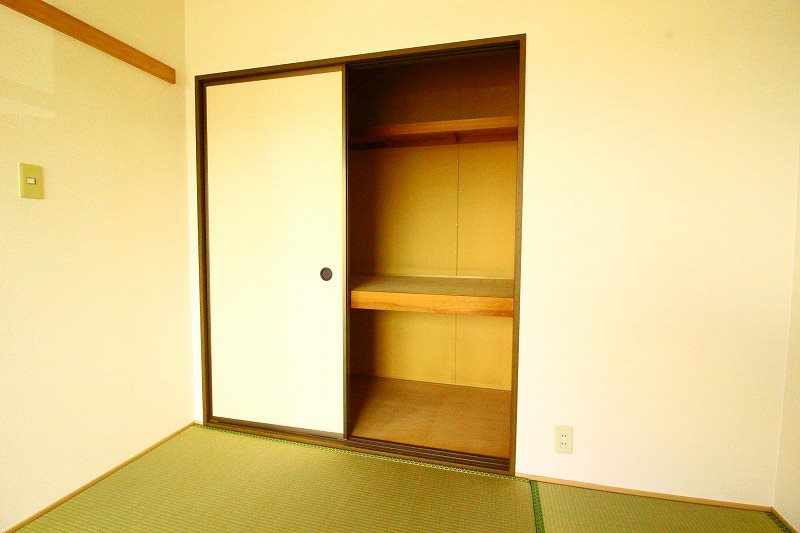 セジュール・ウイングＢ棟 収納