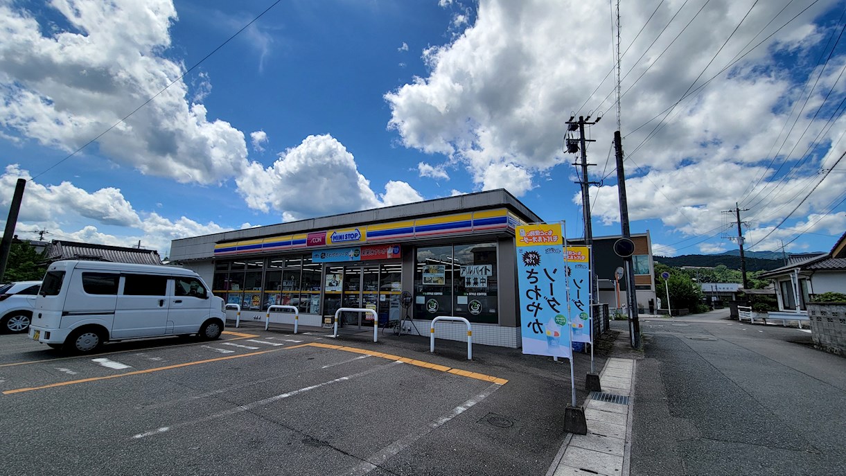 OMハイツ　A棟  コンビニ