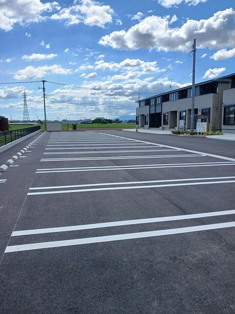 リーヴⅡ 駐車場