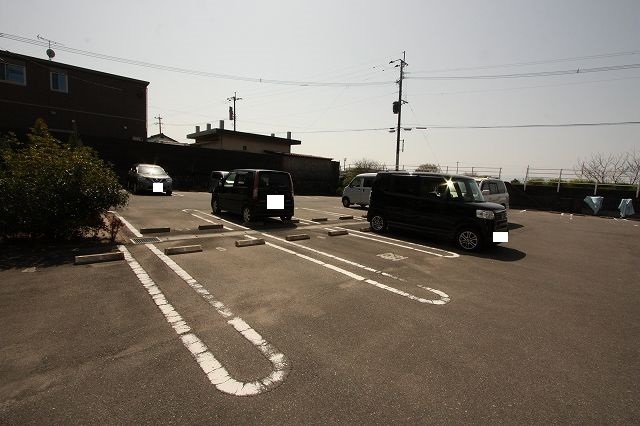 ジェネシスⅢ番館 駐車場