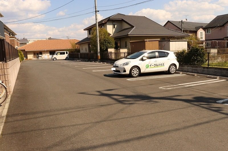 プリムローズＢ 駐車場