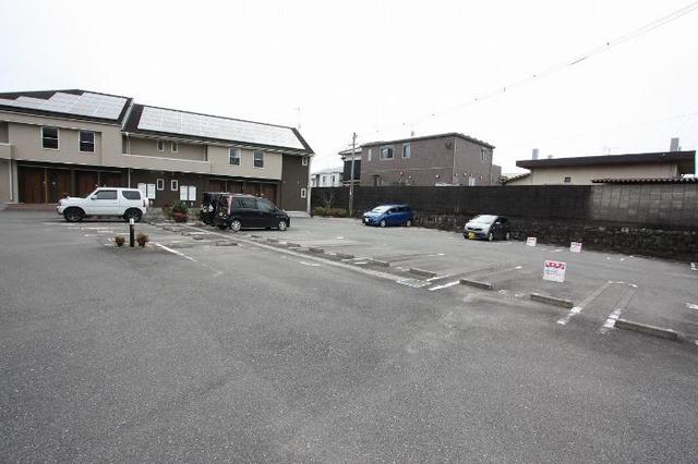 ジェネシスⅢ番館 駐車場