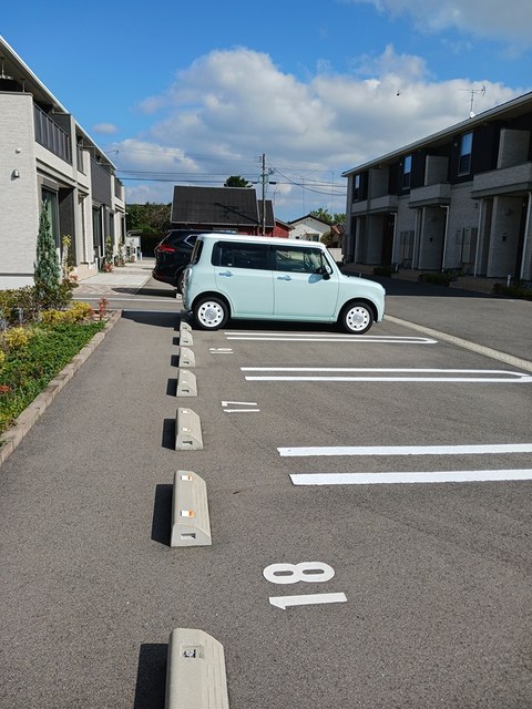 エヴァーレオ　Ⅰ 駐車場