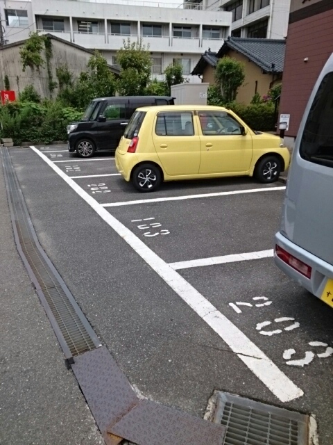 メゾンウィロー 駐車場