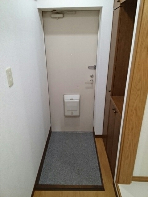 メゾンウィロー 玄関