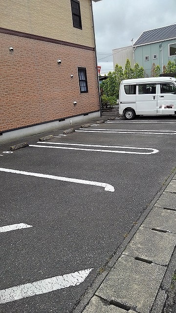 シャルマンヒロ壱番館 駐車場
