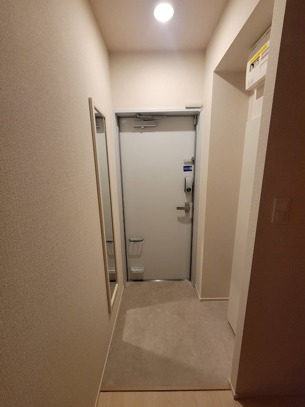 クレイノテルース   玄関