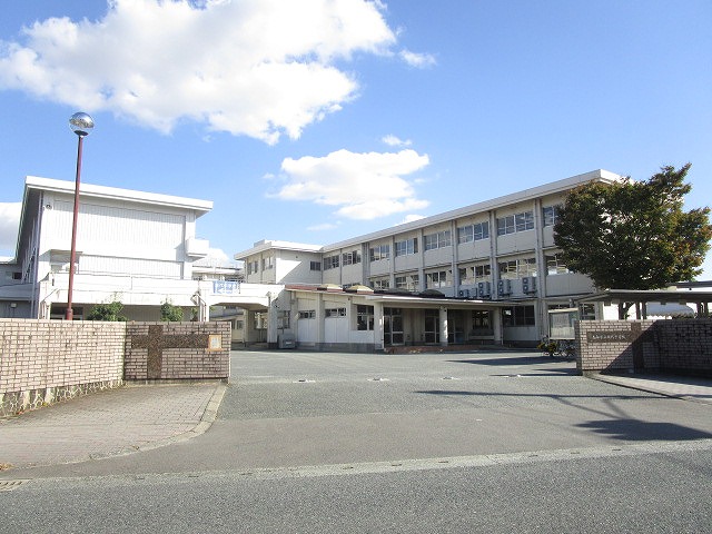リバーサイド鎗田 中学校