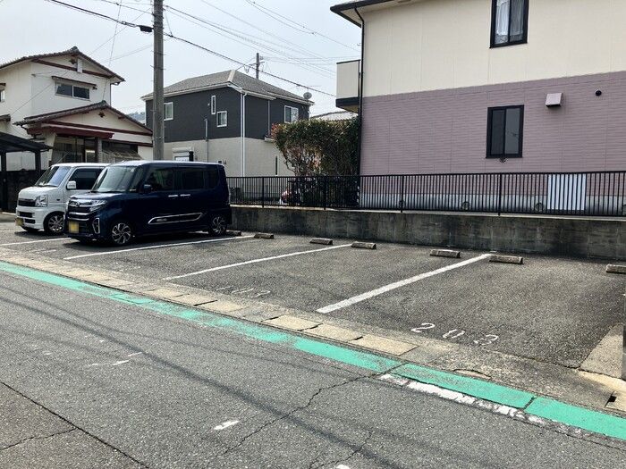 ラヴィタ春日 駐車場