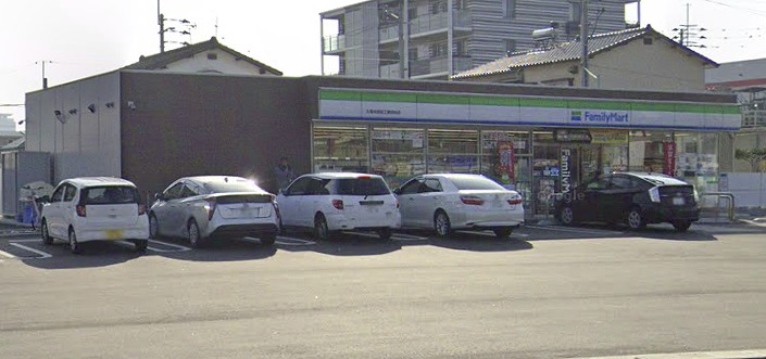 ラフィーネA コンビニ