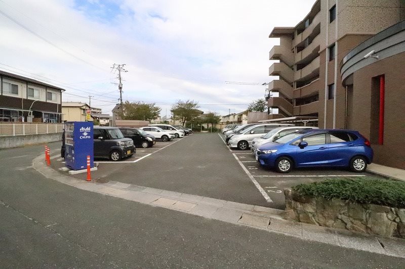ディナスティⅧ 駐車場
