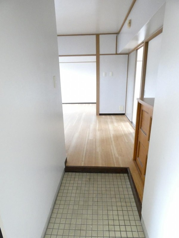 永利ハイツ 玄関