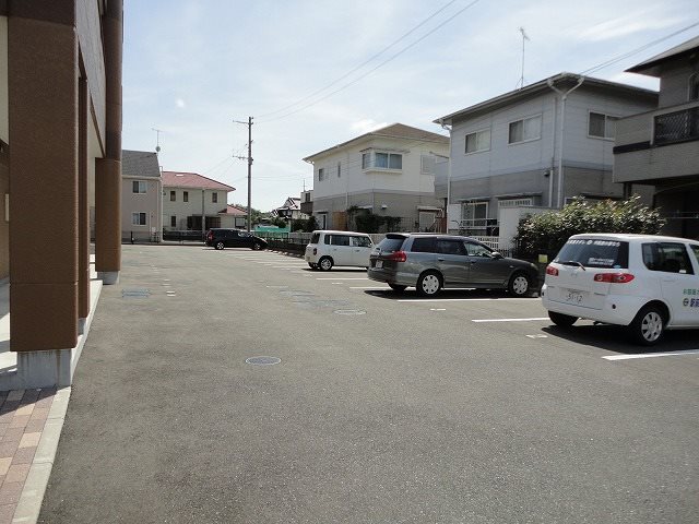 グランベル・ハイム 駐車場