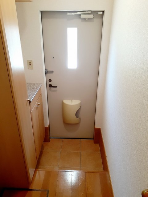 コータ・コートイデＡ 玄関
