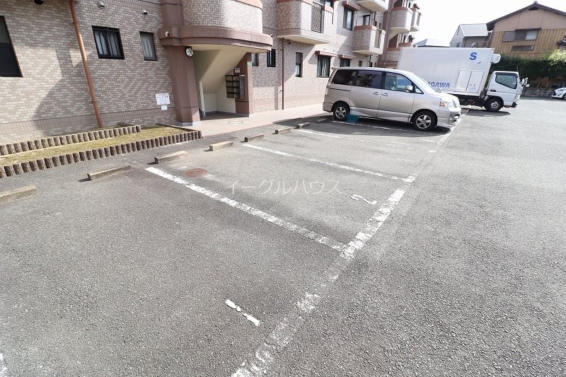 サンハイツ塔原 駐車場