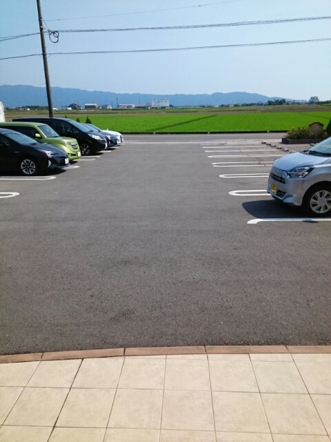 ブリーゼ 駐車場