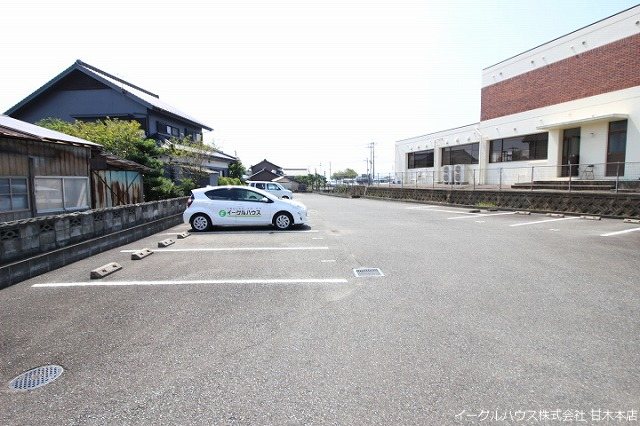 グランディール弐番館 駐車場